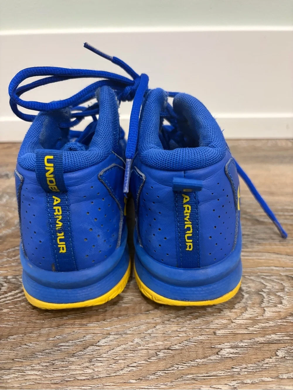 Under Armour Boys Size Youth 1.5 Blue & Yellow Athletic Shoes